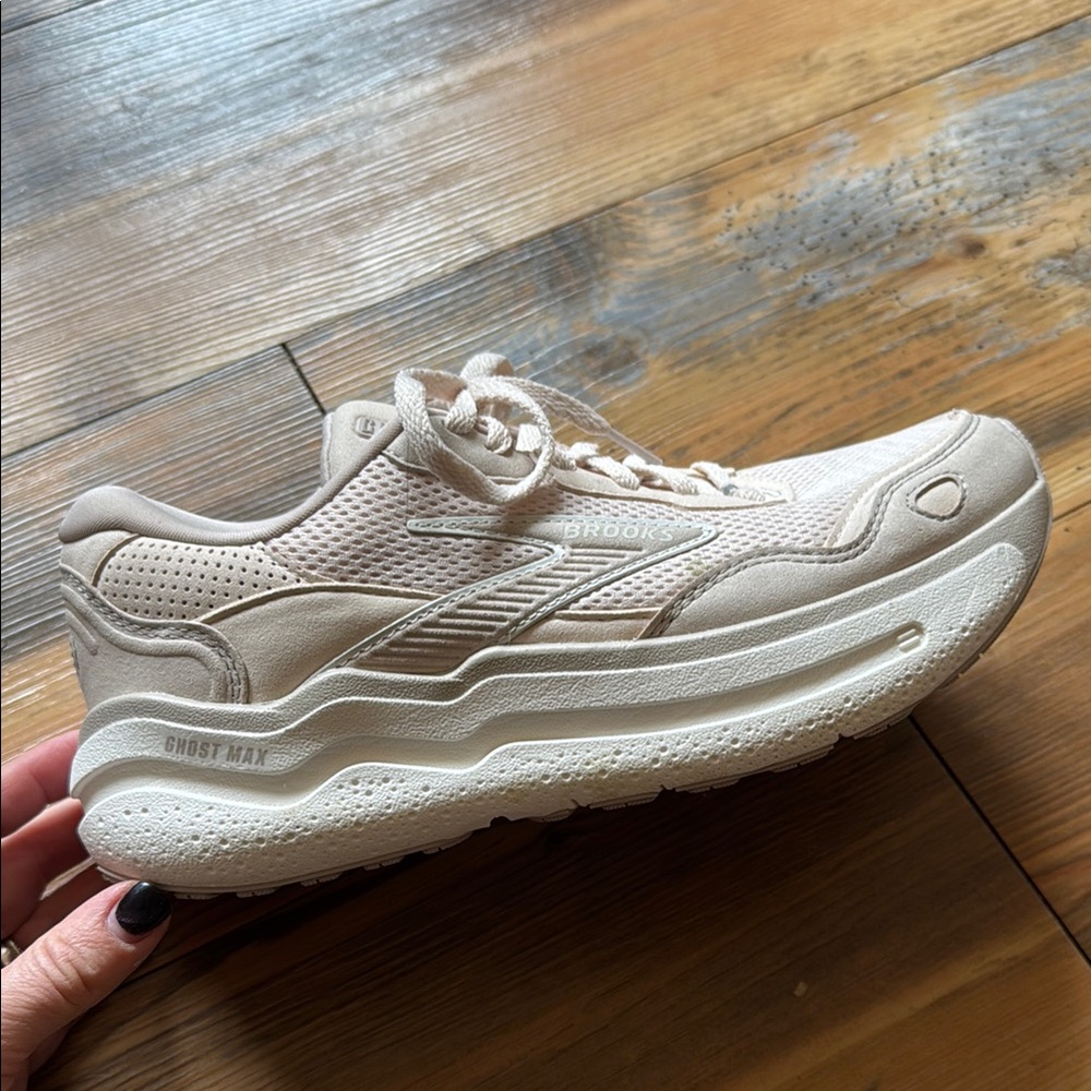 Women's Brooks Ghost Max shoes